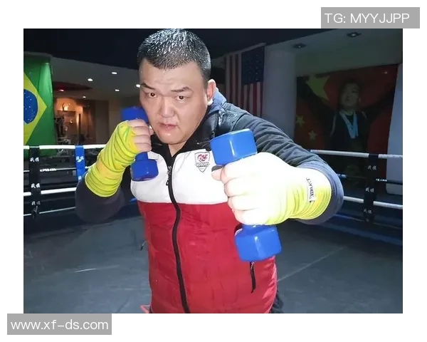 张君龙挑战印尼拳王巅峰对决引发拳迷热议与期待