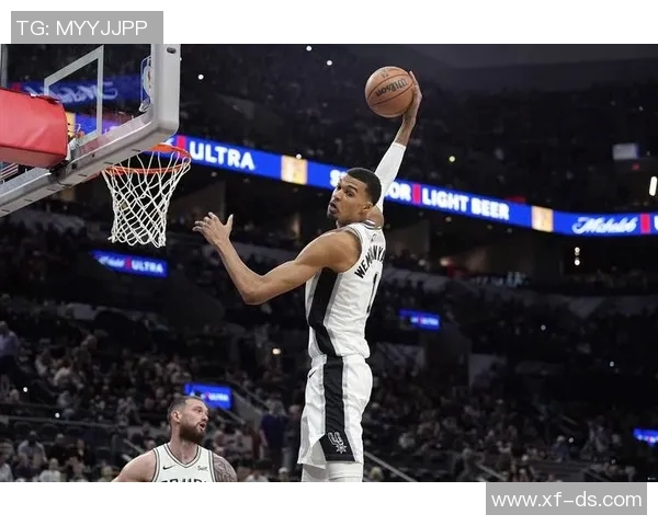 2012年NBA季后赛雷霆对阵马刺第三场精彩回顾与赛后分析 2012年NBA季后赛雷霆对阵马刺第三场精彩回顾与赛后分析