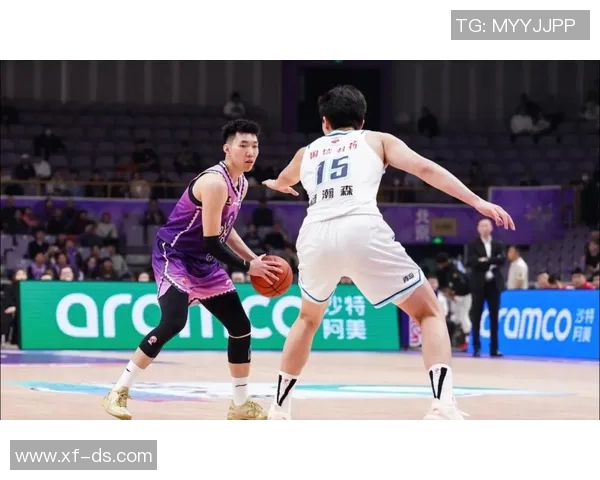 广东大益迎战北控争夺季后赛席位双方实力对决引发球迷热议 广东大益迎战北控争夺季后赛席位双方实力对决引发球迷热议